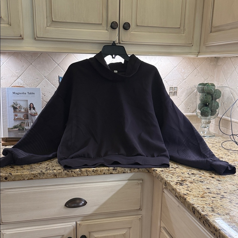 lululemon athletica Men's Black Crewneck Pullover Sweater